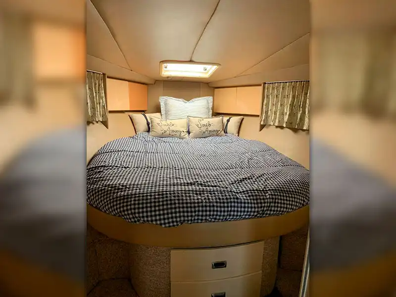 Sea Ray 45ft 15 Passengers. This Private Yacht in Cancun has 2 bedrooms and 1 bathroom